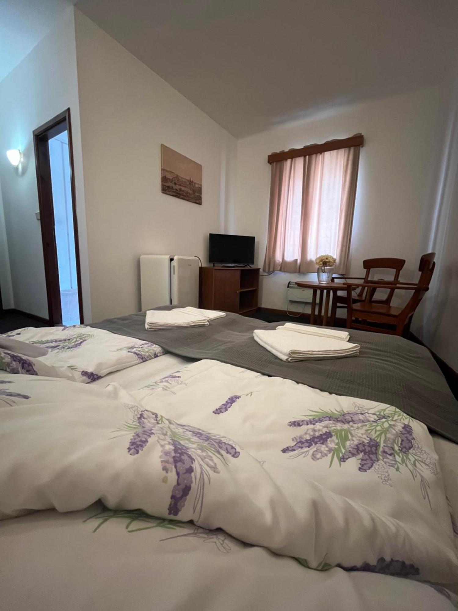 Apartmany Baroko Broumov Bagian luar foto
