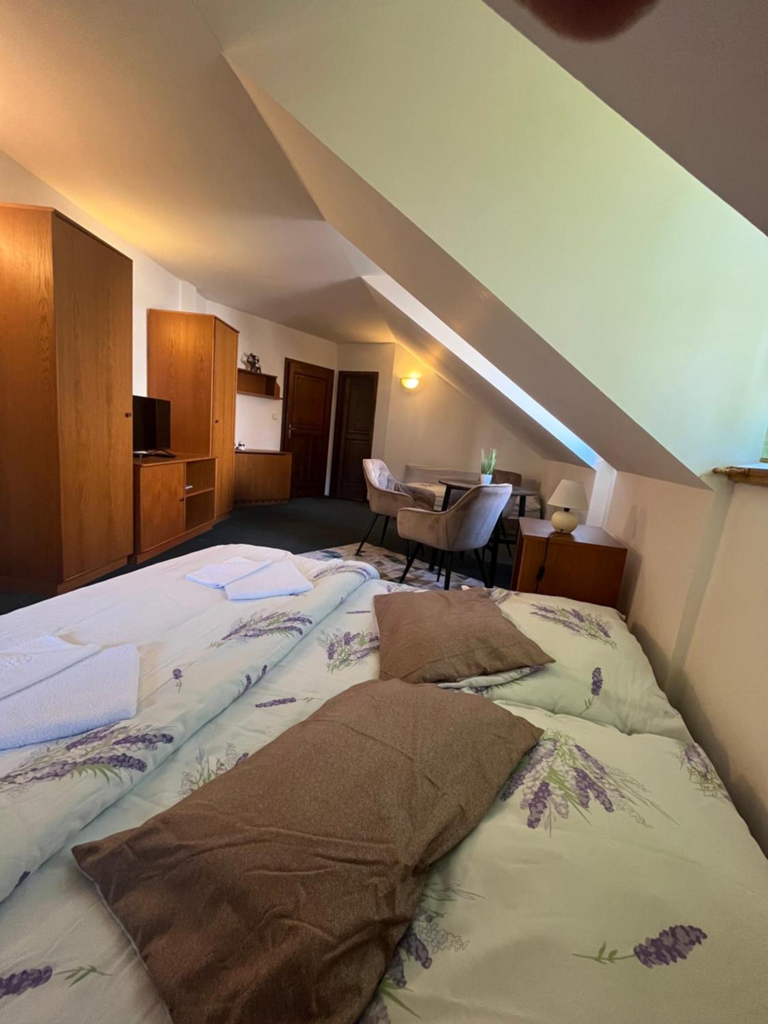 Apartmany Baroko Broumov Bagian luar foto